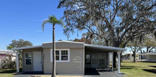 Photo 1 of 2 of home located at 2852 Vine Lane Sebring, FL 33870