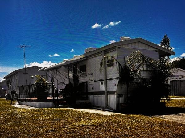 Photo 1 of 2 of home located at 8615 Bayshore Road, Lot 103 Palmetto, FL 34221