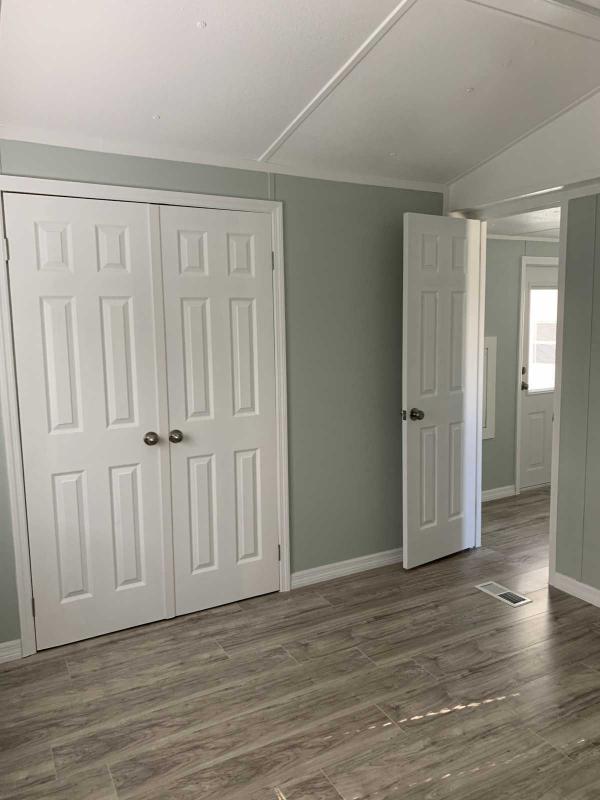 Senior Retirement Living 1985 SAND Mobile Home For Sale in Lakeland, FL