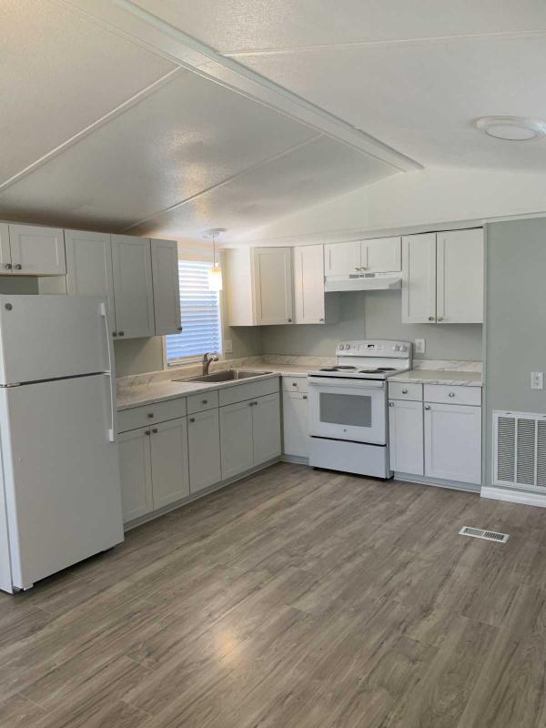 Senior Retirement Living 1985 SAND Mobile Home For Sale in Lakeland, FL
