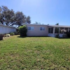Photo 4 of 37 of home located at 4226 Pittenger Dr Sarasota, FL 34234