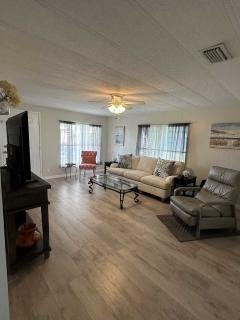 Photo 4 of 29 of home located at 930 Courier Street Vero Beach, FL 32966
