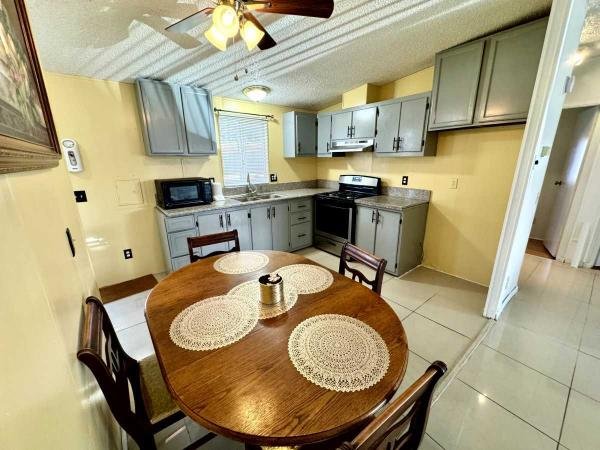 2000 FLEETWOOD Mobile Home For Sale