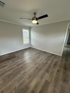Photo 4 of 12 of home located at 113 Cirrus Cir Pearland, TX 77581