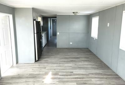 Photo 4 of 18 of home located at 12 Center Rd Palmetto, FL 34221