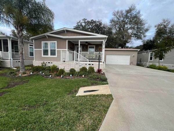 Photo 1 of 2 of home located at 427 Bemen Dr Lady Lake, FL 32159