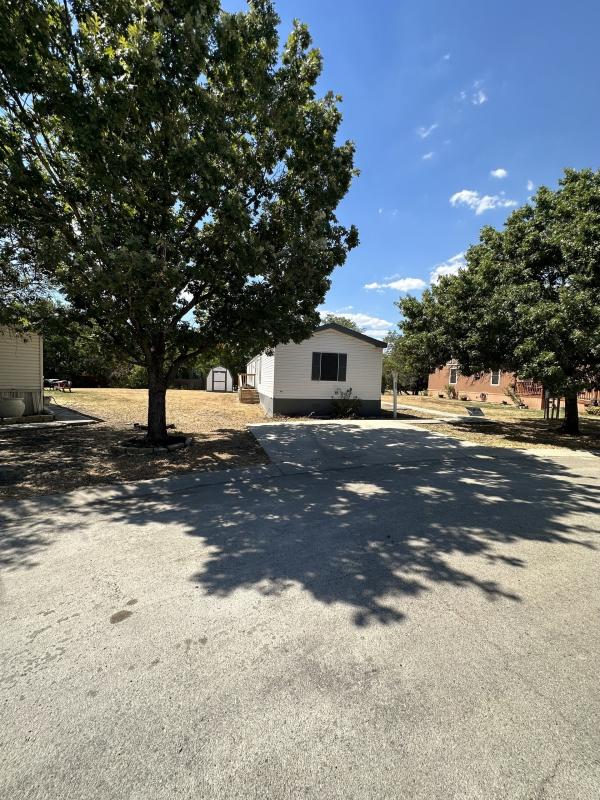1999 REDMAN HOMES INCORPORATED Mobile Home For Rent