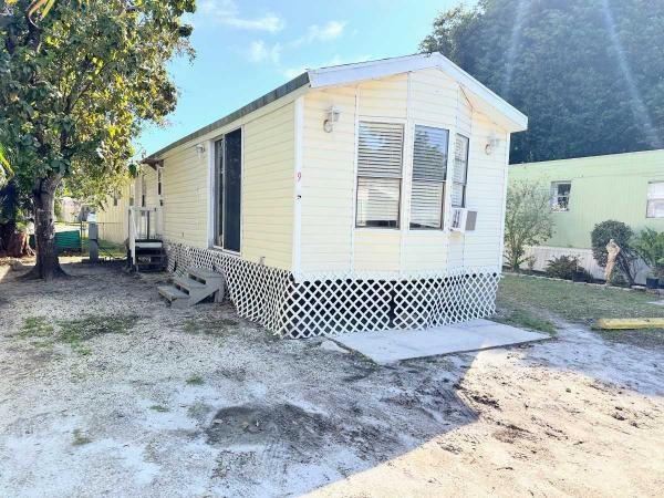 Photo 1 of 2 of home located at 4633 SW 73rd Avenue Lot #9 Davie, FL 33314