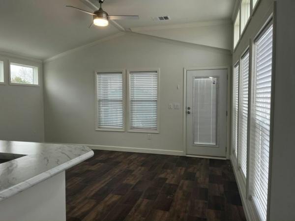2022 Oak Creek Homes - Houston Eagle+4 Manufactured Home