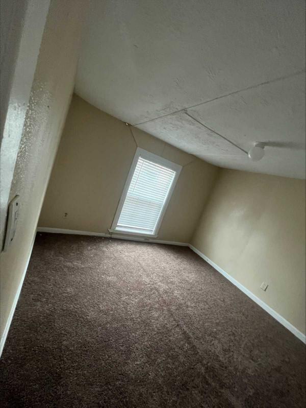 1984 Derose Industries Incorporated Mobile Home For Sale or Rent 2040