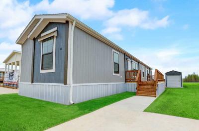 Mobile Home at 1800 Oak Grove Rd E, Lot 41 Burleson, TX 76028