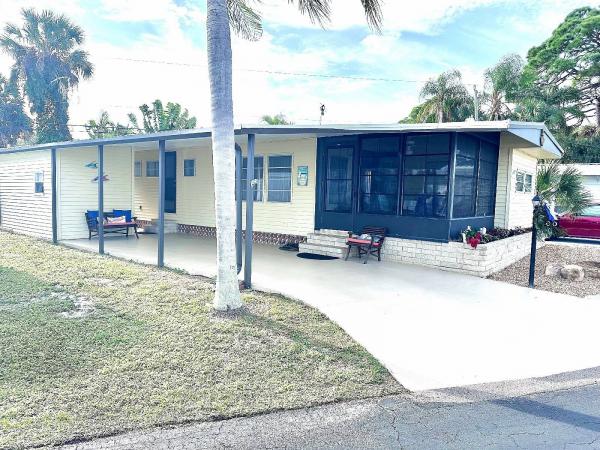 Photo 1 of 2 of home located at 1919 Buccaneer Dr. #100 Sarasota, FL 34231