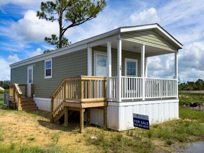 Mobile Home at 14 South Lake Side Lake Placid, FL 33852