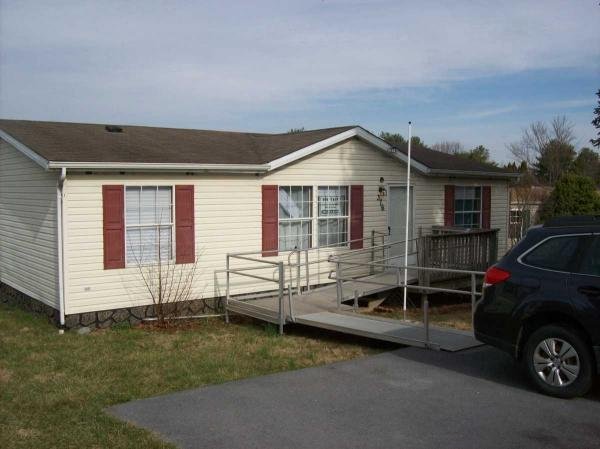 2004  Mobile Home For Sale