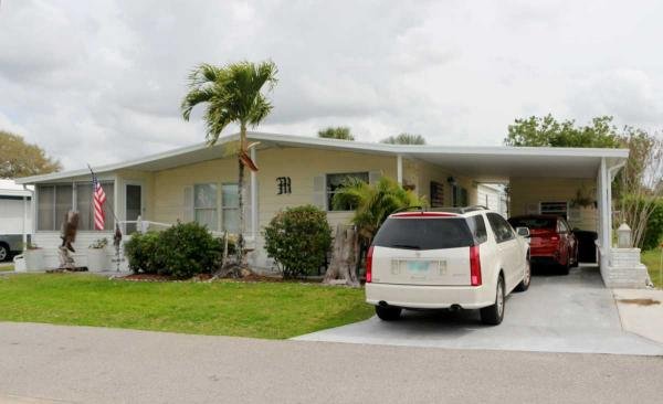 Just Minutes Away From Siesta Beach! Manufactured Home