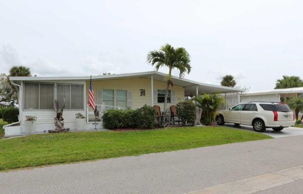 Just Minutes Away From Siesta Beach! Manufactured Home