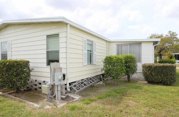 Just Minutes Away From Siesta Beach! Manufactured Home