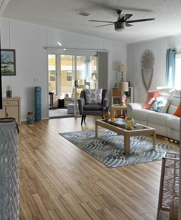 1999 SKYL Mobile Home For Sale 10506 Shawnee Lane Weeki Wachee, FL