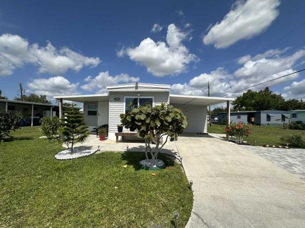 Photo 1 of 2 of home located at 2509 Lewis Road Venice, FL 34292