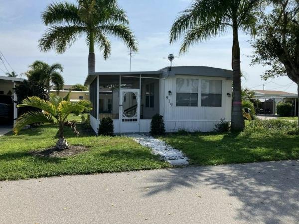Photo 1 of 2 of home located at 919 Sunrise Blvd Naples, FL 34110
