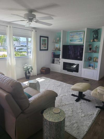 Photo 4 of 25 of home located at 3181 Saralake Circle Sarasota, FL 34239