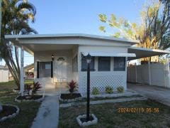 Photo 4 of 41 of home located at 709 50th Ave Terr W Bradenton, FL 34207