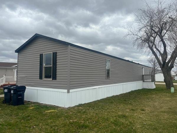 Photo 1 of 2 of home located at 3 Leisure Blvd NE Lot 166 Cedar Rapids, IA 52402