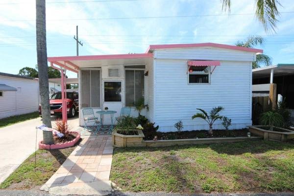Just Minutes Away from the Beaches! Mobile Home