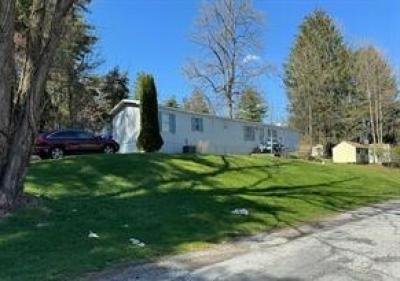 Mobile Home at 2001 Red Bank Rd Lot 1 Dover, PA 17315