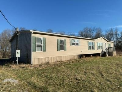 Mobile Home at 1642 Woodlawn Rd Shelbyville, KY 40065