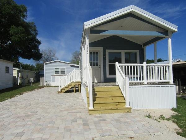 Photo 1 of 2 of home located at 10000 Lake Lowery Rd, Lot 250 Haines City, FL 33844