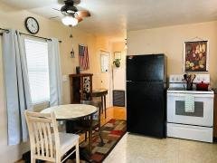 Photo 4 of 16 of home located at 50 Orange Pl Tavares, FL 32778
