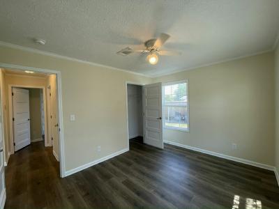 Photo 5 of 21 of home located at 13145 Grape Avenue Grand Island, FL 32735