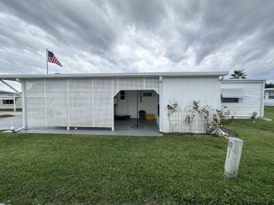 Photo 4 of 40 of home located at 36203 Plum Avenue Grand Island, FL 32735