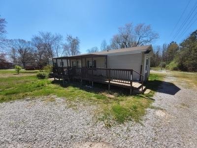 Mobile Home at 8689 Concord Dr White Plains, KY 42464