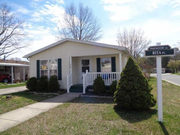 1999 Pine grove  Mobile Home For Sale