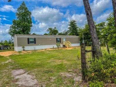 Mobile Home at 12456 Silver Lake Rd Fountain, FL 32438