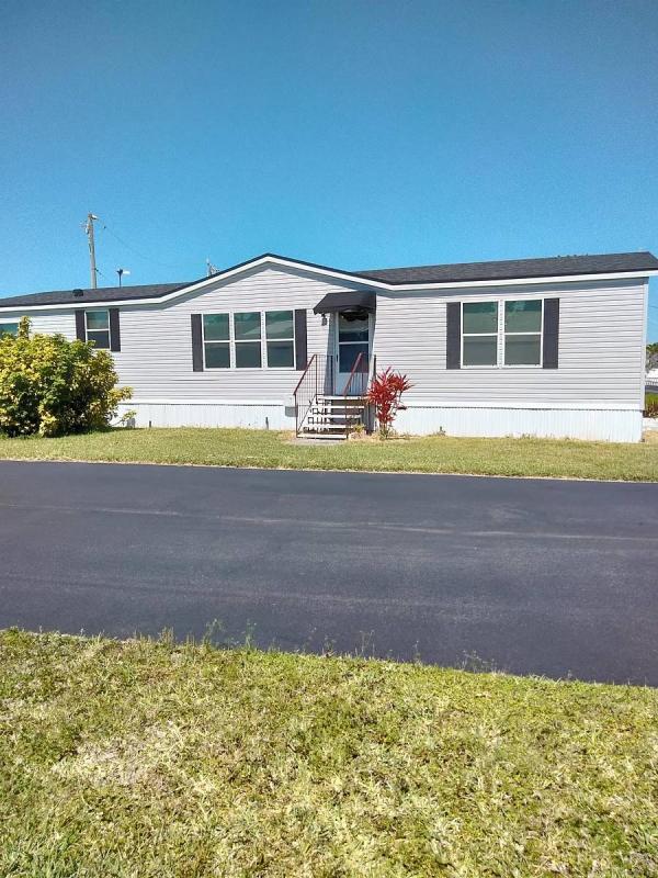 Photo 1 of 2 of home located at 918 Reed Canal Rd South Daytona, FL 32119