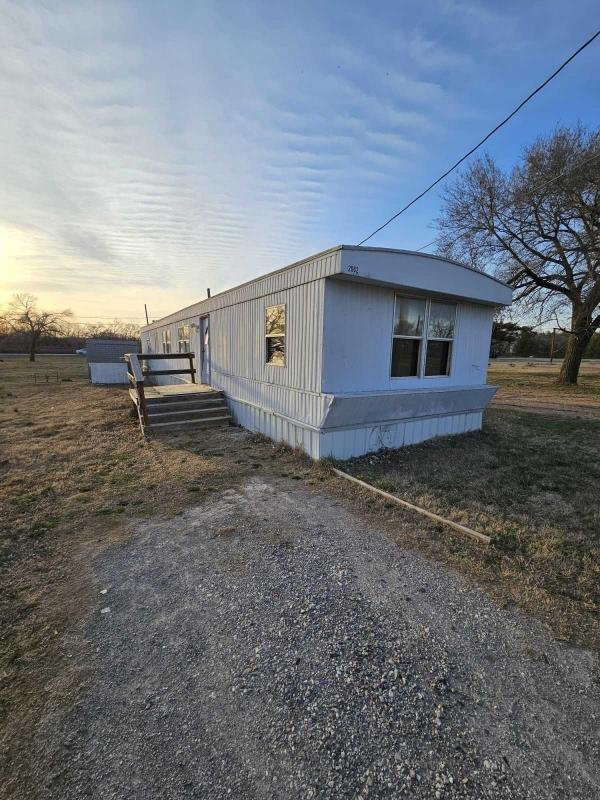 Photo 1 of 2 of home located at 2002 Madison Ln Wellington, KS 67152