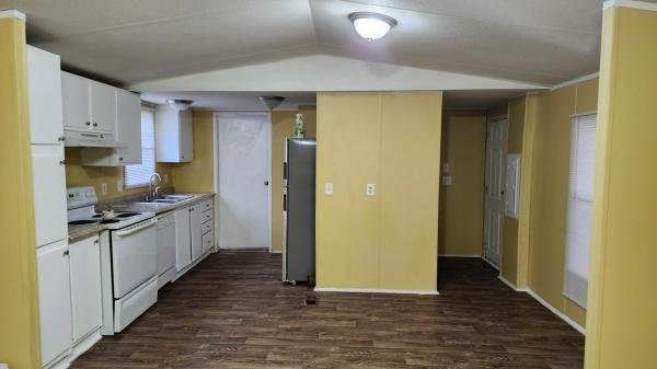 2004 FLEETWOOD Mobile Home For Sale