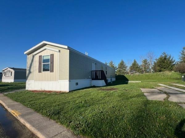 Photo 1 of 2 of home located at 1828 Western Drive SW Lot 127 Cedar Rapids, IA 52404