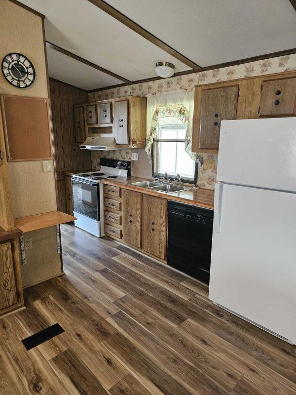 1985 Schult Manufactured Home