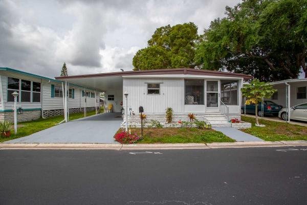 Photo 1 of 2 of home located at 2001 83rd Avenue Lot 4060 Saint Petersburg, FL 33702
