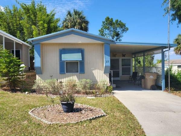 Photo 1 of 2 of home located at 57 Lake Griffin Dr. Fruitland Park, FL 34731