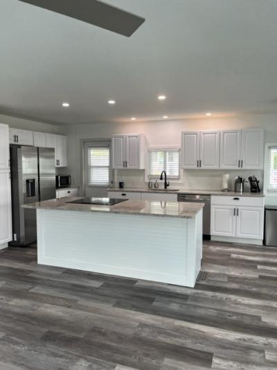 Photo 5 of 31 of home located at 117 Cottonwood Lane Naples, FL 34112