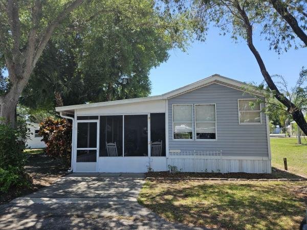 Photo 1 of 2 of home located at 12044 E. Sr 78 Lot 221 Moore Haven, FL 33471