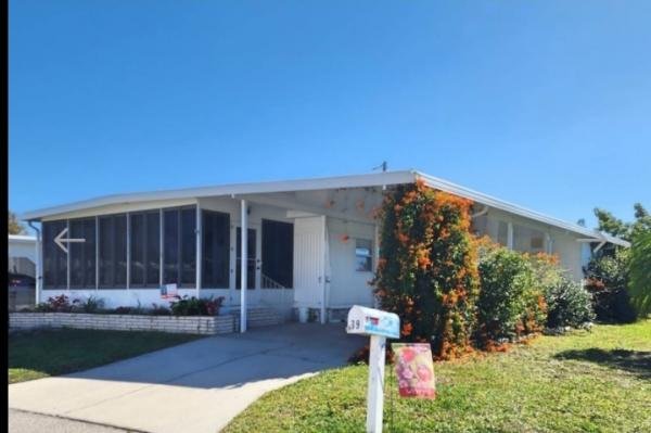 Beautifully updated 2/2 Manufactured hom Mobile Home For Sale