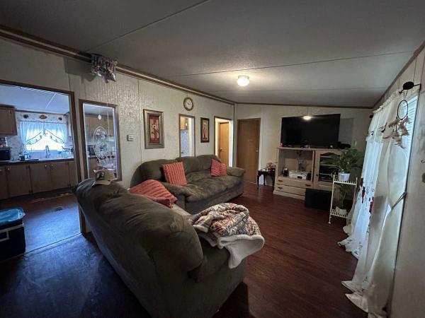 1996 Oakwood Mobile Home