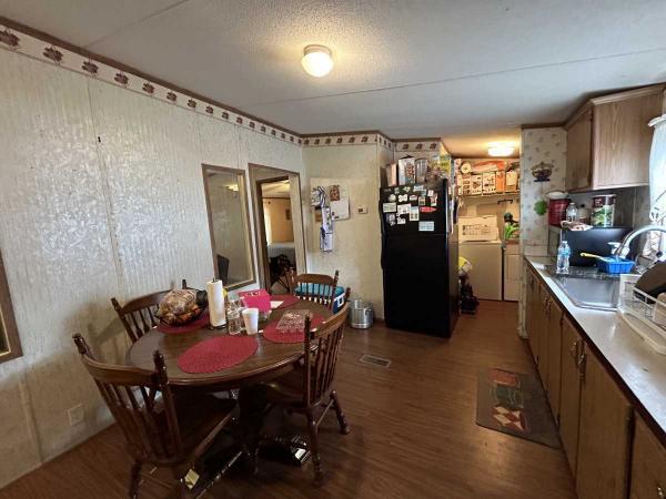 1996 Oakwood Mobile Home