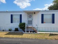 Photo 2 of 27 of home located at 44 Orange Pl Tavares, FL 32778